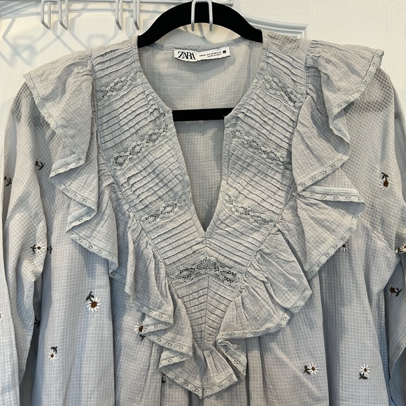 FLORAL EMBROIDERED DRESS- size XS - Picture 2 of 4